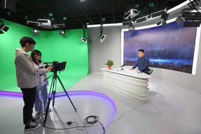 廣播電視編導(dǎo)實(shí)驗(yàn)室 全景演播室中的節(jié)目制作實(shí)踐與創(chuàng)新